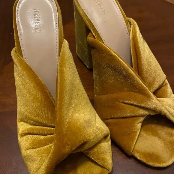 Forever 21 vintage style wrap heels - Picture 2 of 3